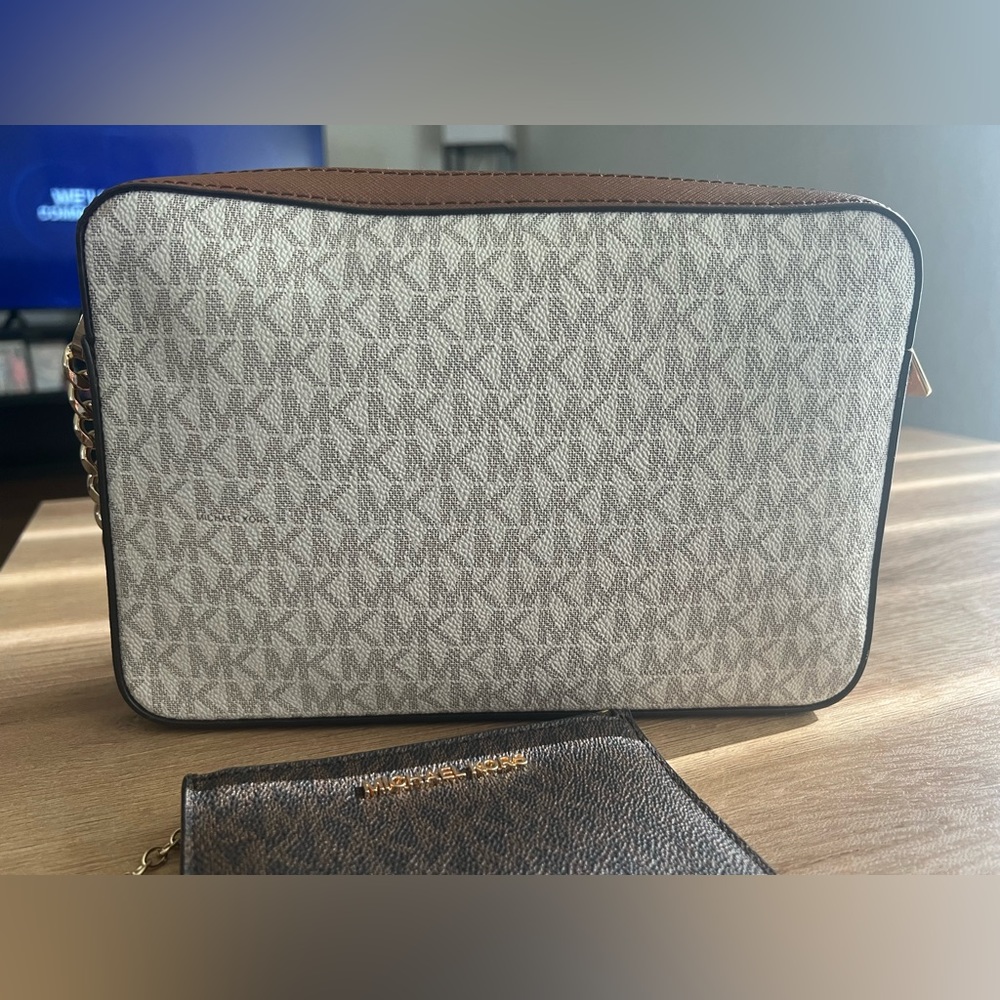 Michael kors crossbody with wallet - Picture 5 of 5